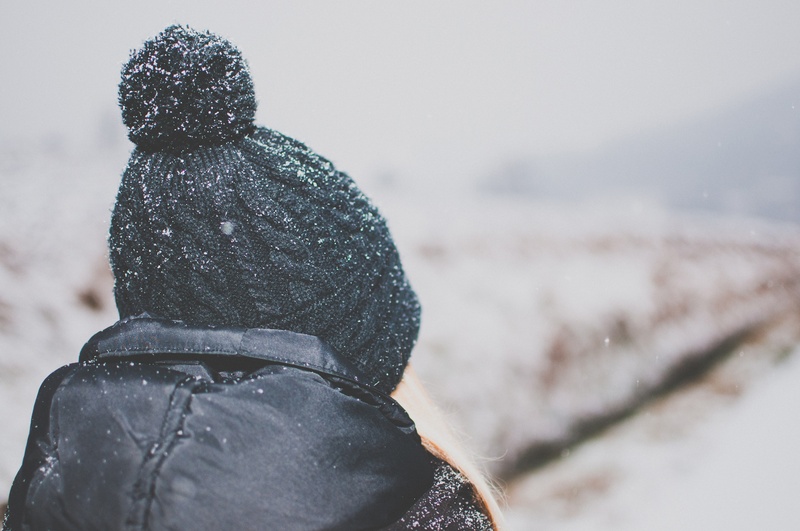 cold, one person, warm clothing, knit hat, rear view, person, focus on foreground, day, people, real people, nature, toque, hat, cold temperature, 4K