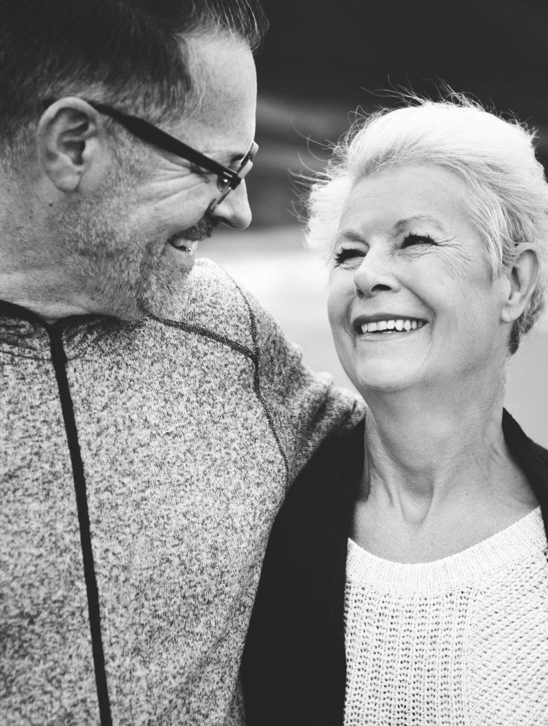 men, seniors, lifestyles, wear, women, close-up, affection, enjoying, real people, portrait, eyewear, headshot, elderly, female, love, adults, together
