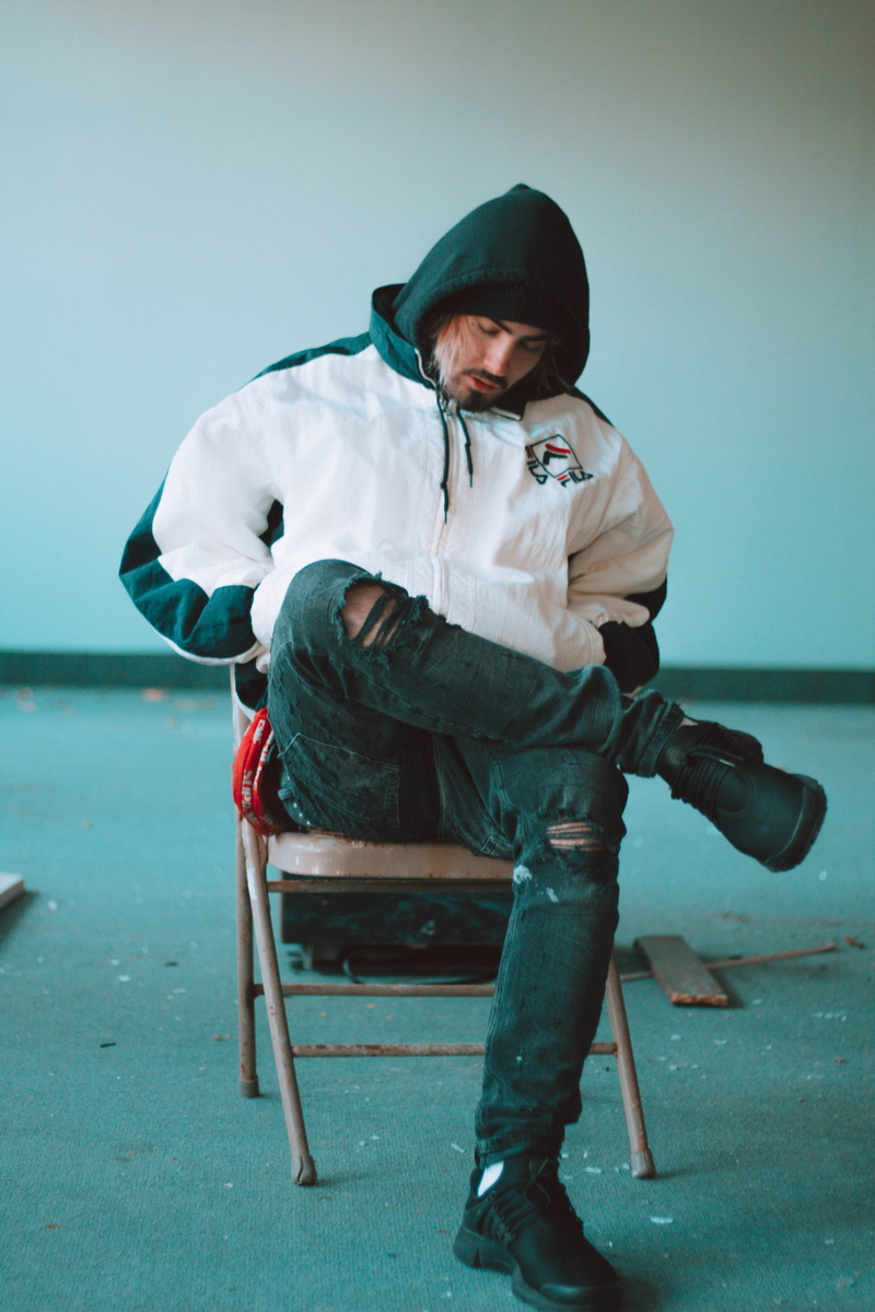 chair, men, front view, seat, folding, young men, sleeping, casual clothing, clothing, portrait, man, beside, leisure activity, real people, males, holding