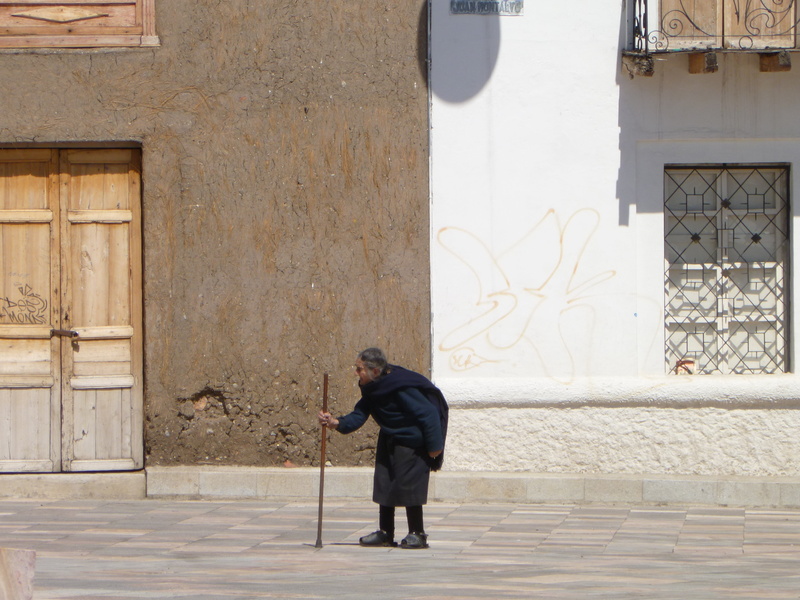 holding, full length, walking, 2K, men, travel, cane, standing, scenery, building, city, ecuador, cuenca, door, street, built structure, side view, person