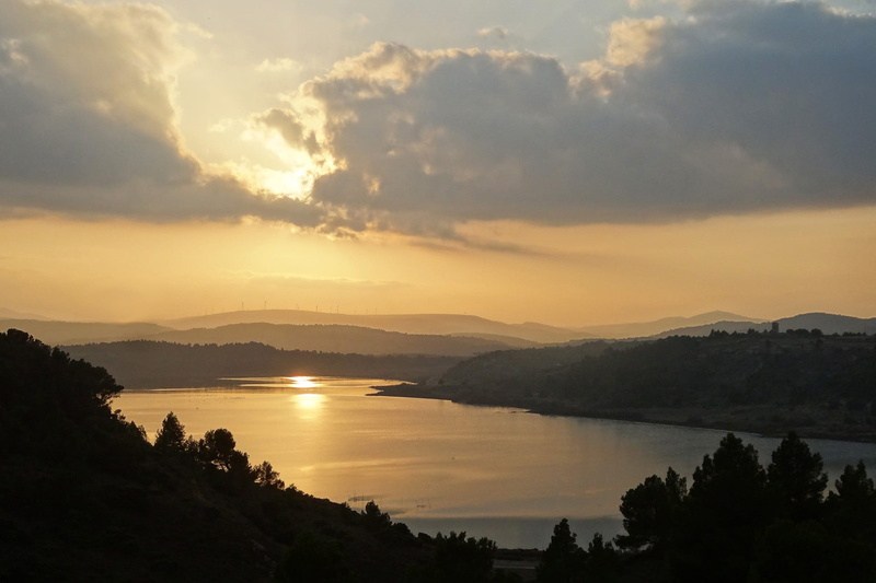 white clouds, light, non-urban scene, evening, tranquility, sun, seascape, no people, romantic, sky, tranquil scene, beauty in nature, twilight, sunset
