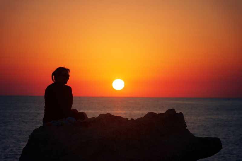 color, horizon over water, evening sky, sitting, orange color, sun, lighting, one person, afterglow, backlighting, 4K, mood, scenics - nature, light, dusk