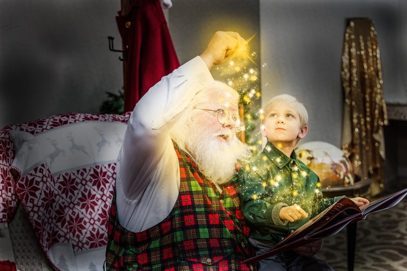 indoors, santa hat, celebration, santa claus, holiday, christmas decoration, human representation, real people, holding, clothing, christmas, emotion, 5K