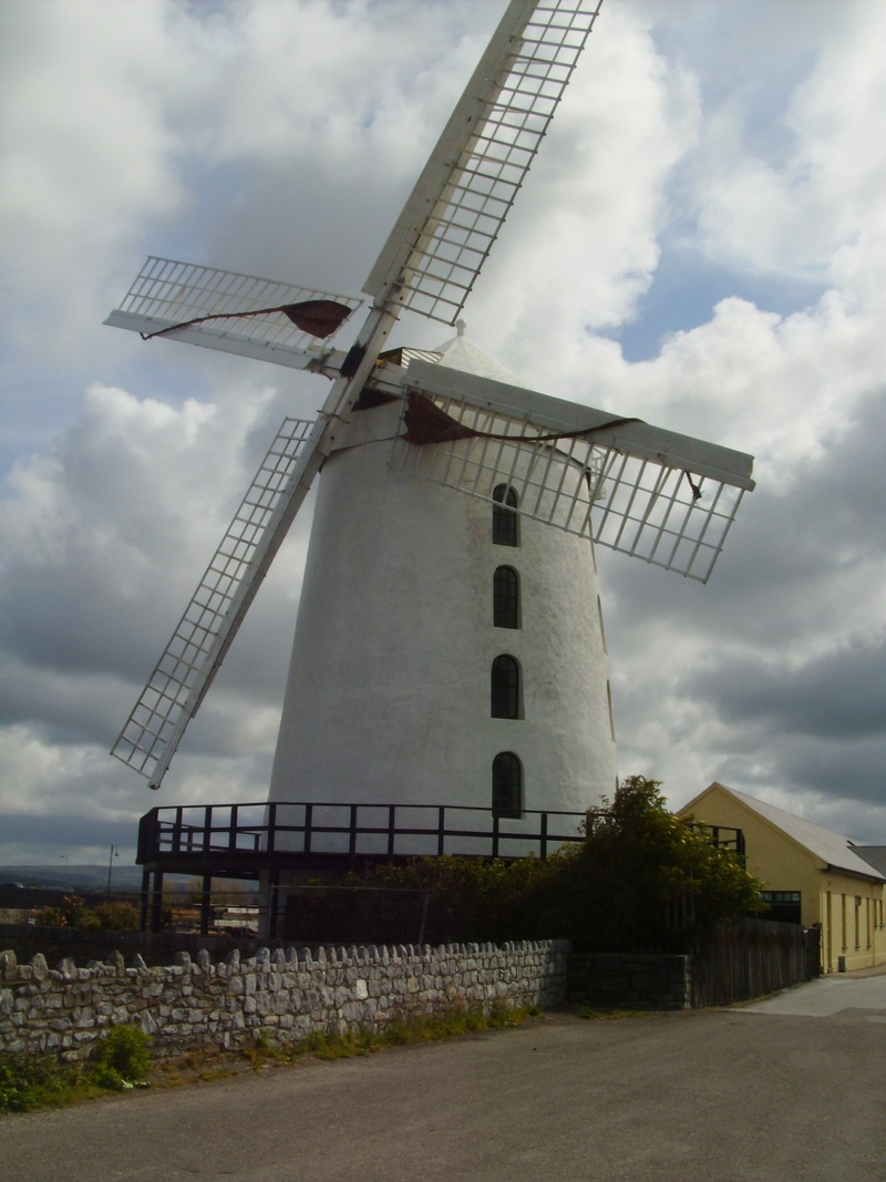 wind turbine, rural scene, cloud - sky, building exterior, fuel and power generation, sky, 2K, wind power, field, outdoors, renewable energy, environment