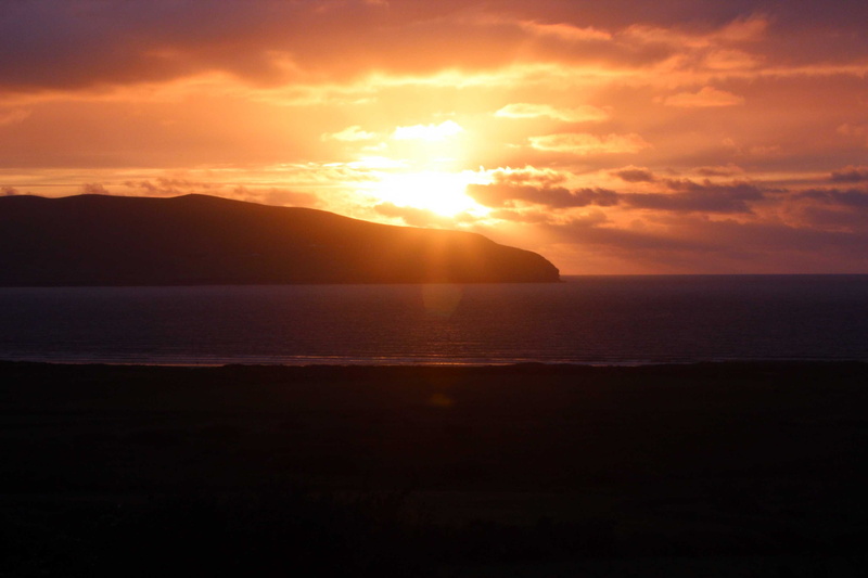 sunset, scenic, cloud - sky, tranquil scene, idyllic, sea, outdoors, 2K, sky, water, tranquility, silhouette, nature, sun, beauty in nature, travel, ireland