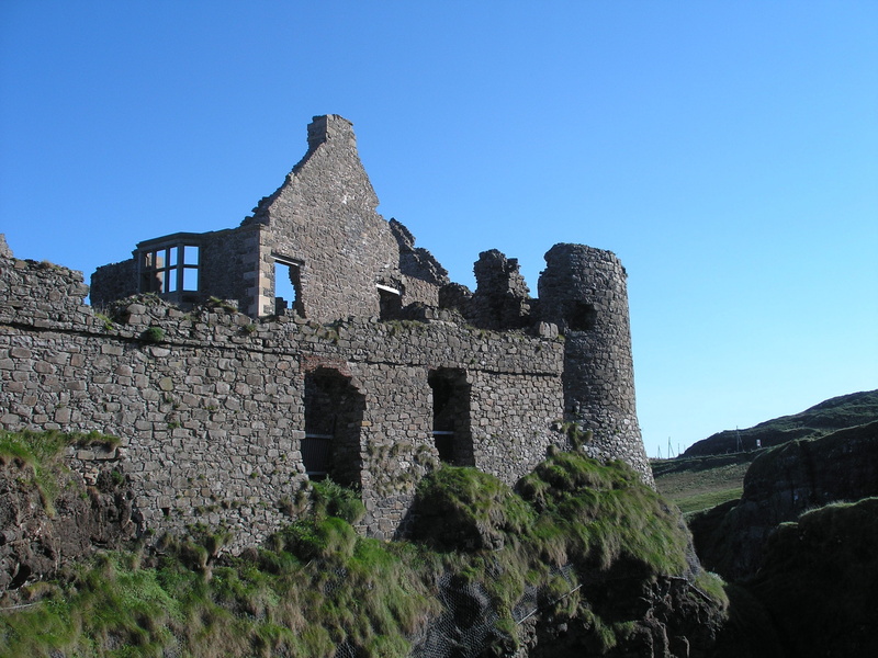 dunluce, ruined, tower, clear sky, dunluce castle, ancient, cliff, architecture, building exterior, tourism, 2K, solid, ireland, no people, low angle view