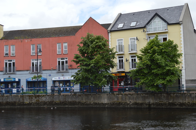 typical houses, cloud - sky, day, plant, river, building, waterfront, outdoors, water, nature, residential district, sky, leads, streat, window, tree, architecture