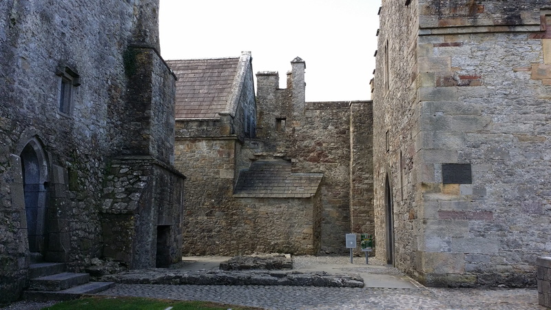 city, day, wall - building feature, history, Cahir, built structure, 4K, window, ancient civilization, no people, wall, building, outdoors, nature, weathered