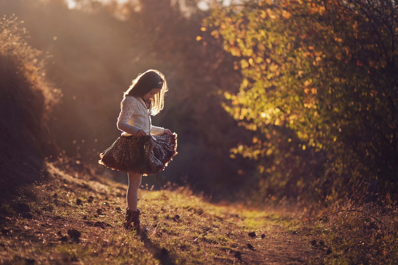 plant, outdoors, standing, adult, one person, hairstyle, sun rays, real people, little girl, selective focus, tree, land, full length, depth of field, field