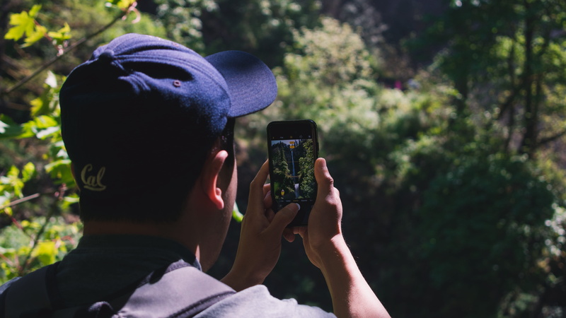travel, landscape, communication, mobile phone, lifestyles, united states, hike, explore, 5K, west coast, using phone, rear view, wireless technology