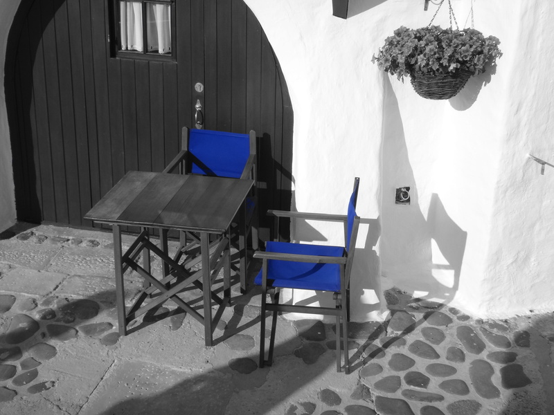 sw, black, empty, absence, snow, menorca, architecture, plant, built structure, village, 2K, spain, blue, day, nature, chair, flower, wall - building feature