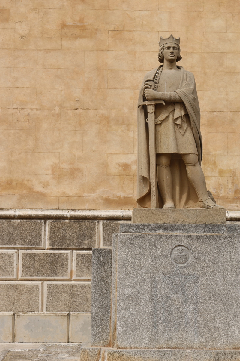 figure, low angle view, wall - building feature, creativity, Historically, architecture, the past, human representation, no people, 5K, art and craft