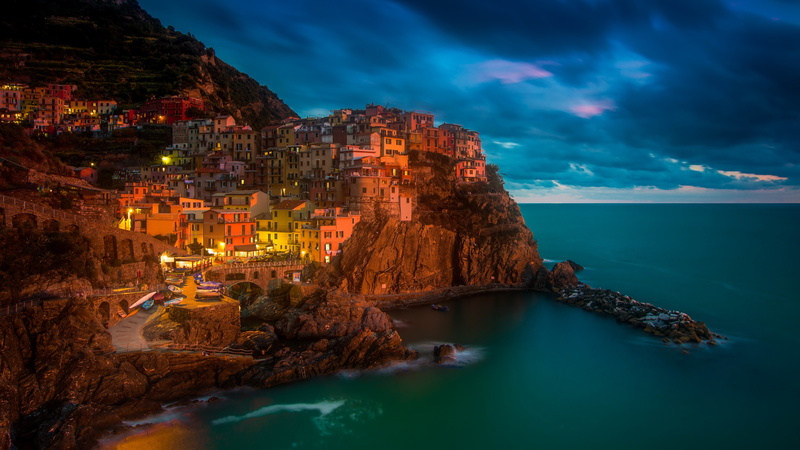 no people, tranquility, nature, outdoors, sky, sea, solid, built structure, 5K, rock - object, water, rock formation, manarola, land, illuminated, building
