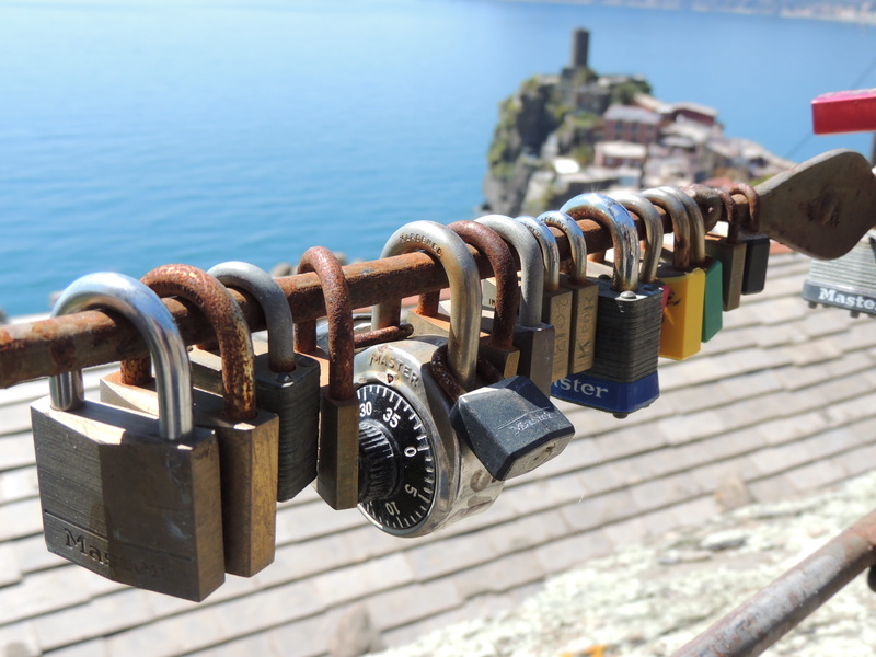 nature, italy, travel, protection, creative, no people, cinqueterre, connection, love lock, love, lock, hope - concept, 4K, padlock, metal, positive emotion