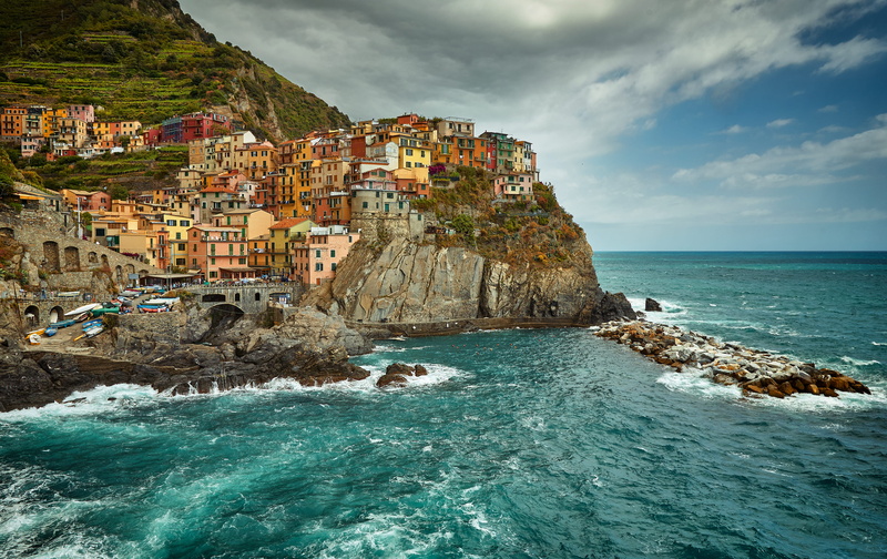 building exterior, sea, vernazza, 2K, coastal, waterfront, travel, architecture, nature, coastline, travel destinations, rock, shore, town, rock - object