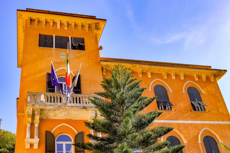 monterosso, palm tree, tropical climate, orange color, coast, outdoors, travel destinations, plant, low angle view, sky, italy, tower, facade, tree, mediterranean