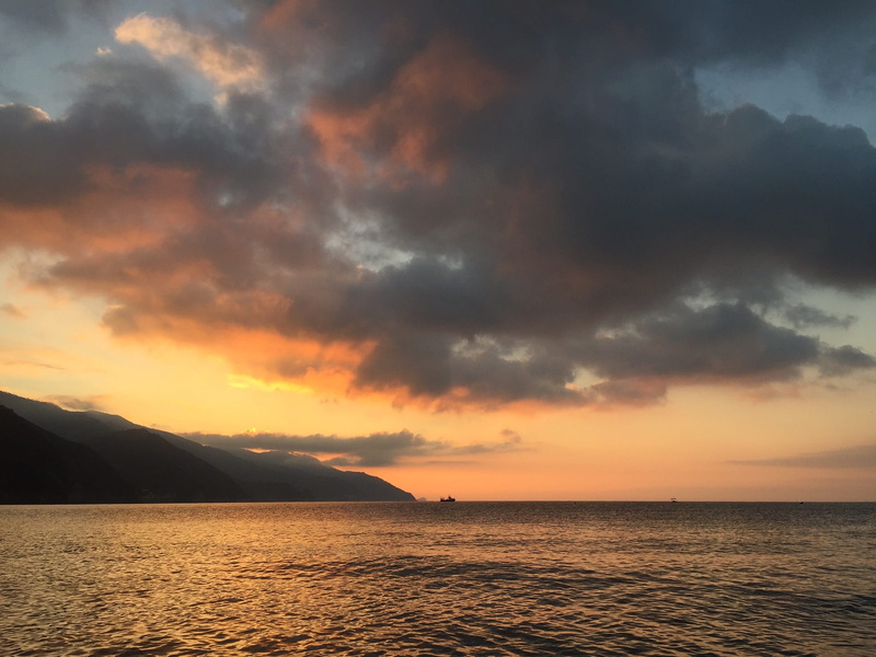no people, cloud - sky, horizon, sunrise, 1080P, sky, outdoors, sunlight, waterfront, sea, nature, red sky, orange color, italy, tranquil scene, idyllic