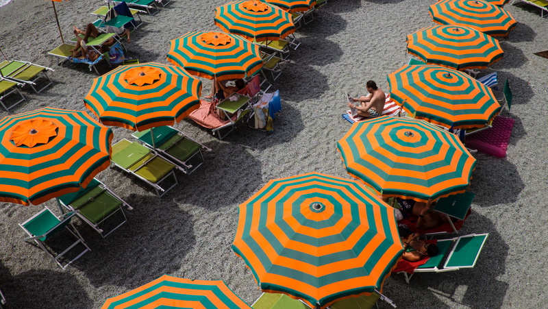 metropolis, italy, town, view, monterosso al mare, real people, canopy, group, striped, city, 4K, summer, person, vacation, group of people, wheel, sitting