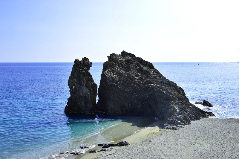 land, 4K, idyllic, clear sky, rock formation, italy, rocky coastline, beach, monterosso al mare, tranquil scene, tranquility, rock - object, water, beauty in nature