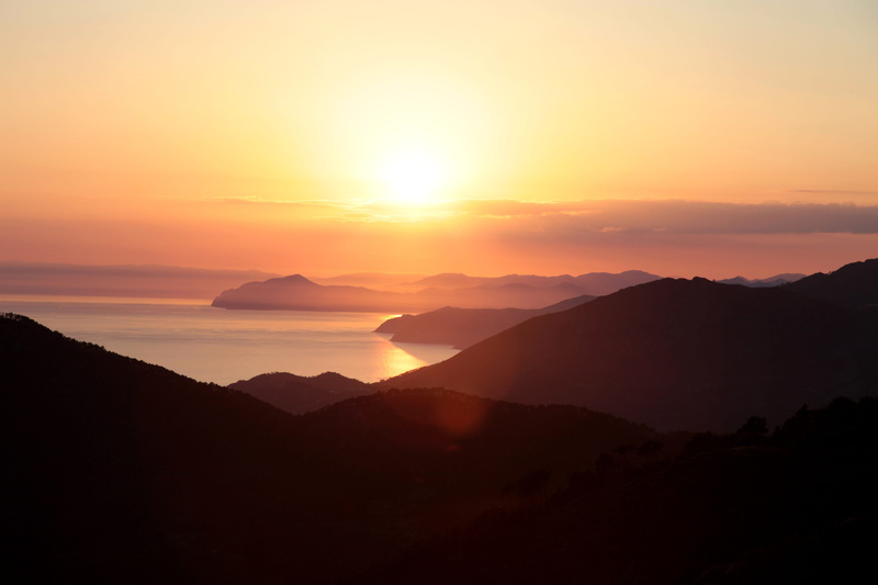 dramatic sky, nature, mountain range, silhouette, sky, summer, landscape, sun, water, orange color, beauty in nature, monterosso, landforms, tranquility