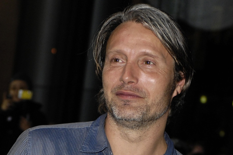 contemplation, Gray-haired, hairstyle, Look, indoors, Man, looking at camera, beard, confidence, close-up, Mads mikkelsen, adult, one person, portrait