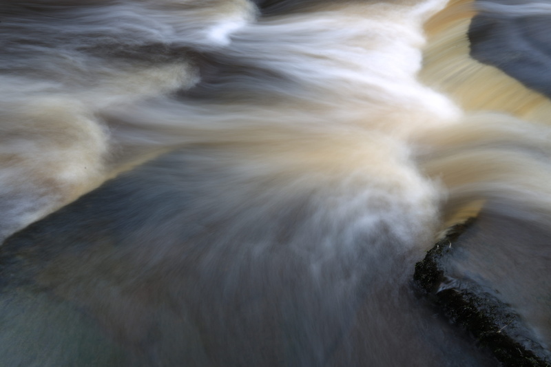 outdoors, aquatic sport, long exposure, speed, united kingdom, no people, nature, sea, high angle view, motion, land, beauty in nature, 5K, flowing, blurred motion