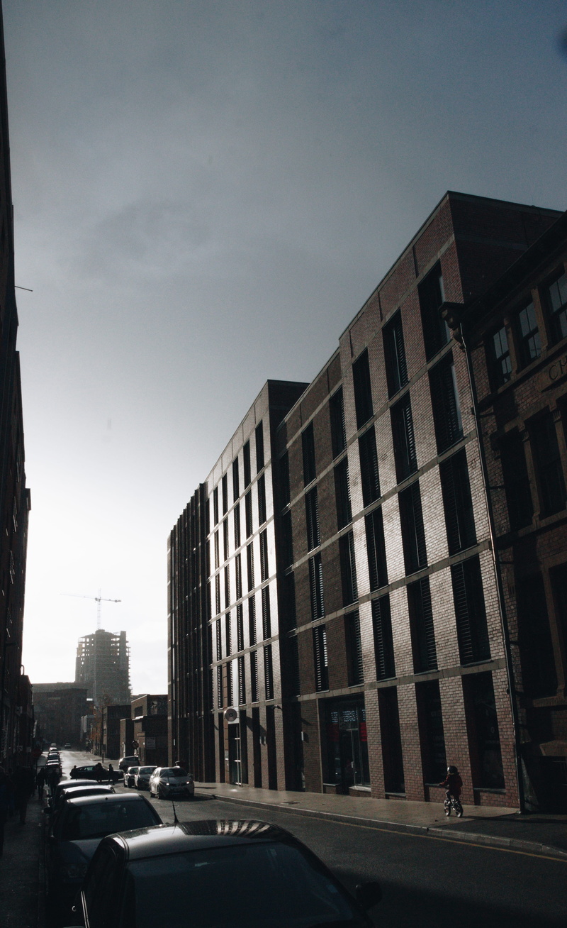 built structure, uk, street, gb, building exterior, traffic, no people, sky, kingdom, 4K, city, land vehicle, united, reflective, city life, sun, outdoors