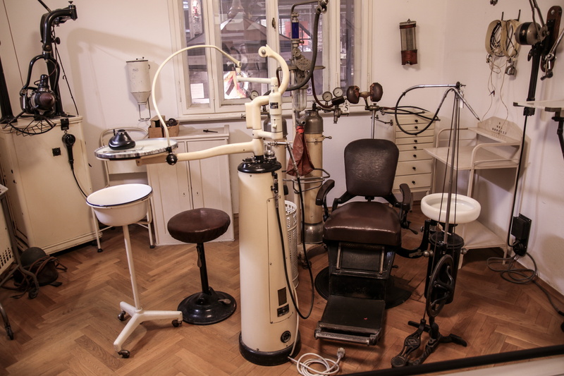 optometrist, hair salon, dental treatment, flooring, wood, business, dentist, white, home interior, equipment, absence, 5K, treatment room, empty, doctor