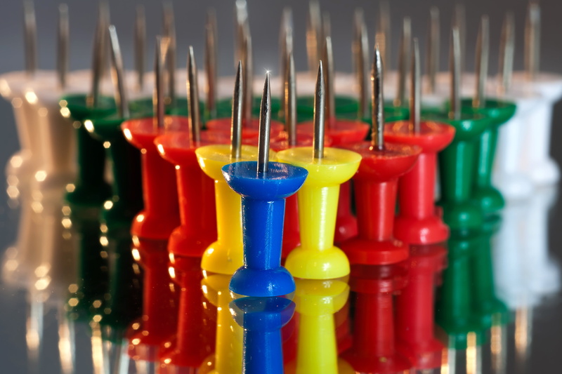 pins, color, red, yellow, variation, side by side, no people, close-up, tacks, assorted, container, macro photo, in a row, focus on foreground, food and drink