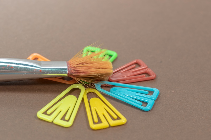datailaufnahme, color, tacks, office accessories, artwork, painter, variation, spaghetti, clip, brush hair, pasta, copy space, paper clips, still life