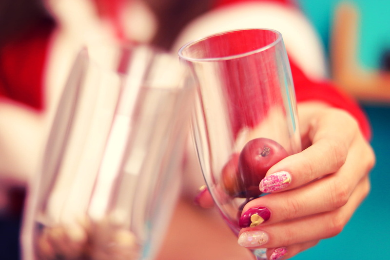 finger, drinking, wine glasses, ring, person, hand, tea cup, women, selective Focus, close-up, nail, drink, glasses, nail polish, caucasian Ethnicity, food