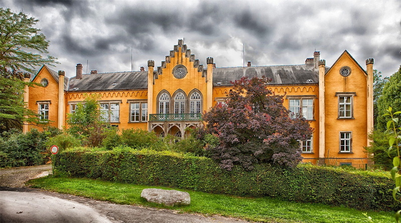 outside, nature, built structure, trees, 720P, building exterior, palace, house, front or back yard, history, the past, sky, grass, building, cloud - sky