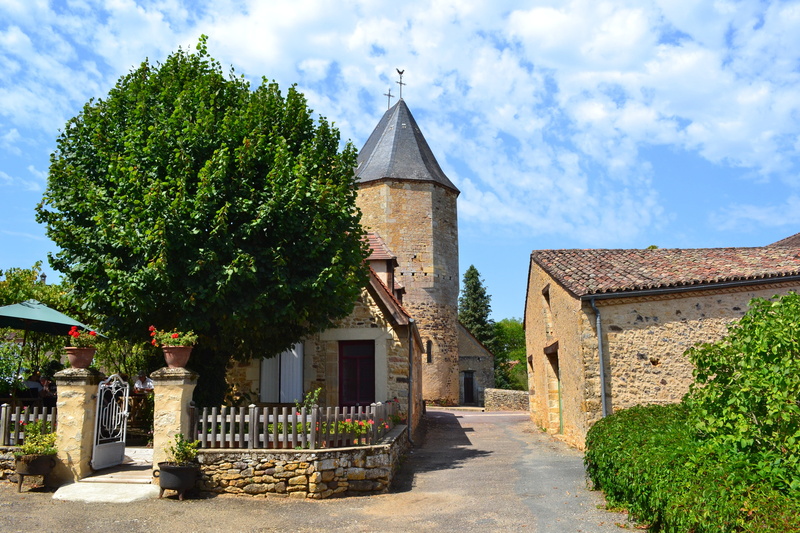 audrix, cloud - sky, tree, 4K, nature, outdoors, belief, house, religion, no people, france, dordogne, architecture, history, day, cauldron, medieval village