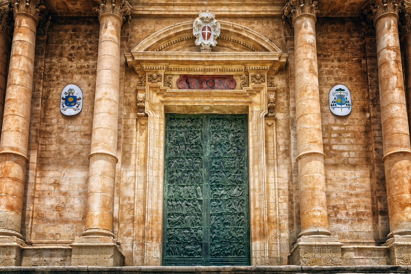 day, architectural column, sicily, 5K, no people, building exterior, arch, door, entrance, building, time, clock, the past, goal, representation, architecture
