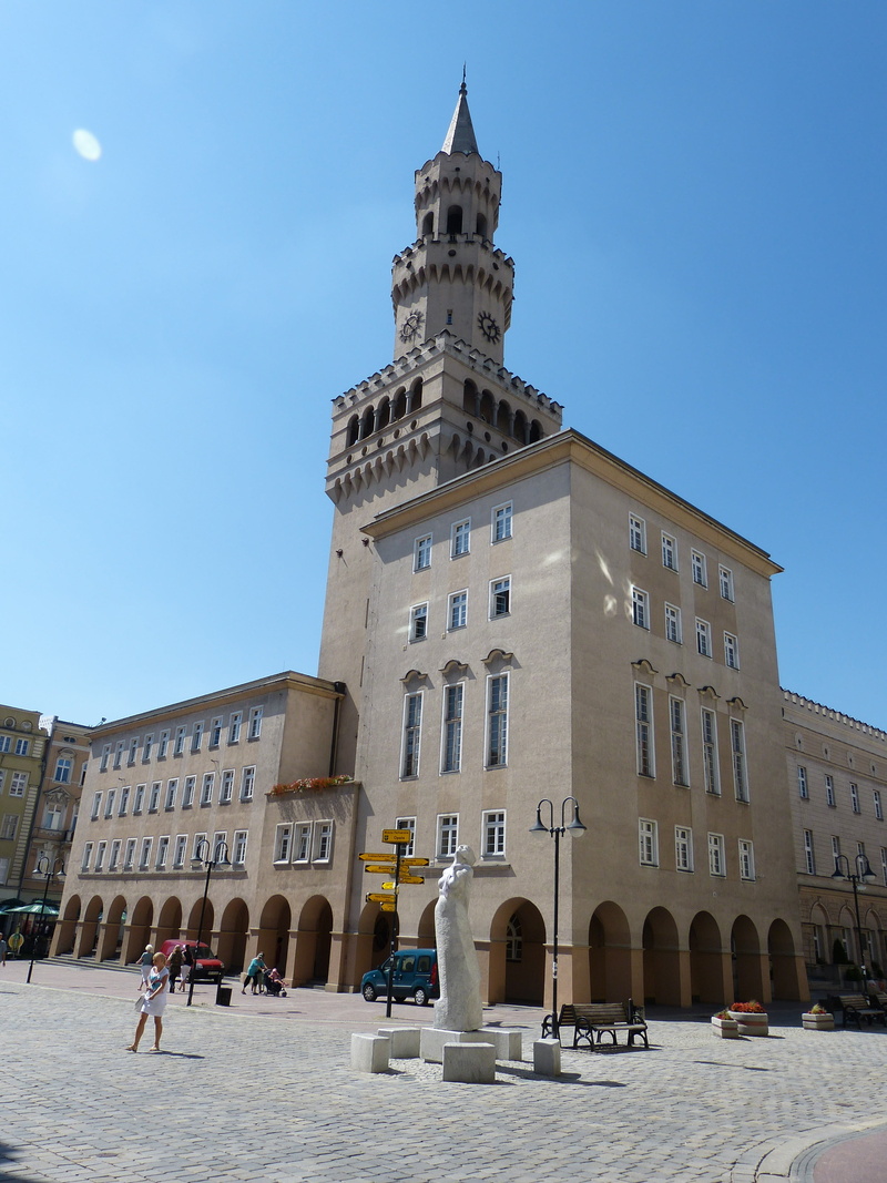 4K, real people, famous Place, church, clock, stadtmitte, travel destinations, silesia, space, tourism, town Square, sky, nature, building, incidental people