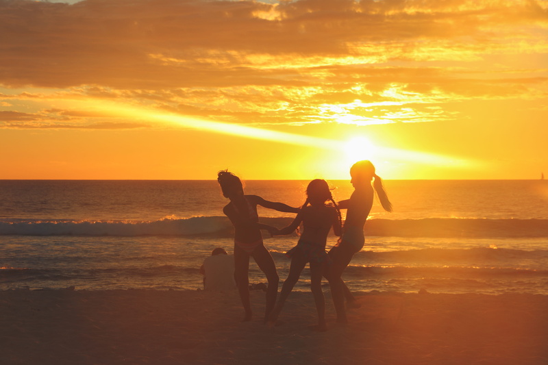 sand, africa, real people, la réunion, sunset, horizon, beach, france, idyllic, land, chil, lifestyles, group of people, lake, travel, noir, white, scenics - nature