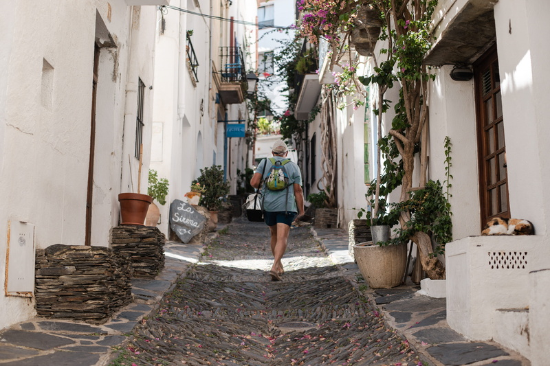 europe, city, travel, travel Destinations, men, summer, narrow, cadaqué, town, alleyway, street, cultures, old, traditional design, italy, house, medieval