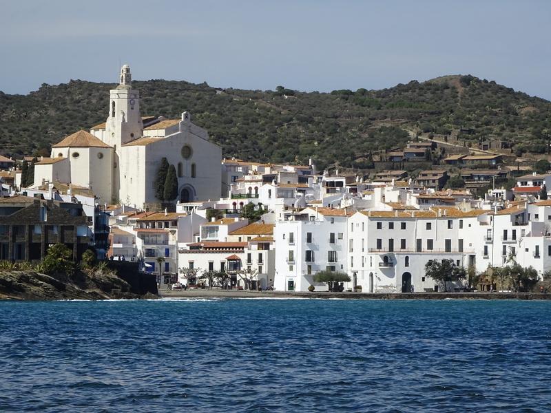 cadaqués, belief, house, day, coast town, built structure, outdoors, water, spirituality, residential district, city, building, architecture, place of worship