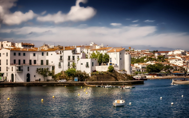 1080P, Cadaqués, Towns