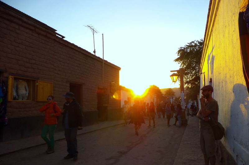 pueblo, atacama, sunlight, verano, crowd, group of people, architecture, lens flare, women, 2K, sunset, vacaciones, street, outdoors, city, nature, full length