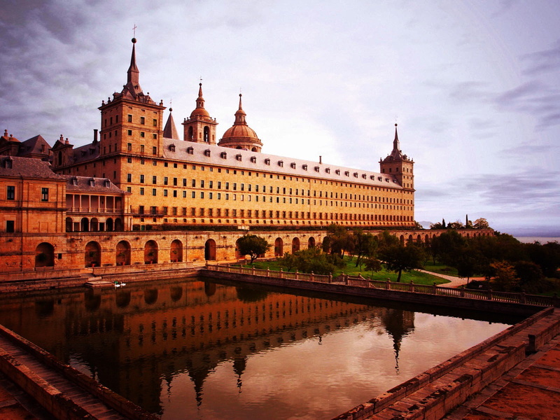 travel, built structure, building exterior, the past, waterfront, architecture, travel destinations, Escorial, sky, water, reflection, building, city, outdoors