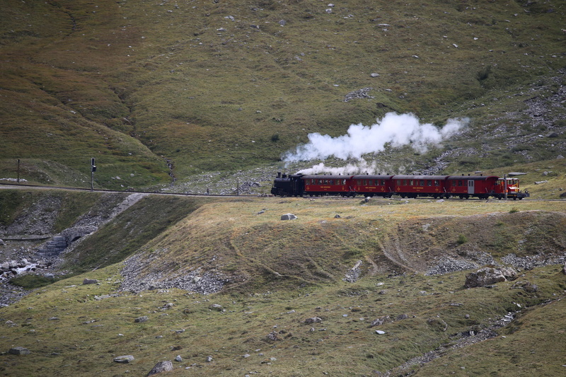 tourist, rail, rail transportation, historical, transport, pollution, outdoors, transportation, smoke, engine, mountains, day, plant, track, antique, railway