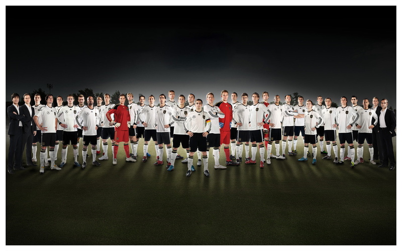 full length, real people, group Of People, teamwork, uniform, males, team, Germany, professional Occupation, young Adult, cooperation, large Group Of People