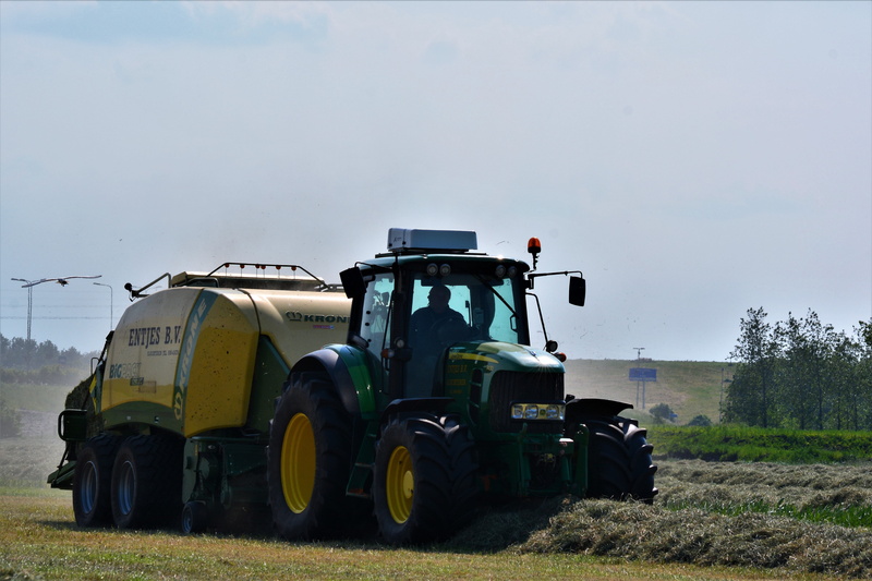 harvester, tug, hay, tractors, land, john deere, landscape, day, contractors, outdoors, environment, slochteren, mode of transportation, tractor, farm