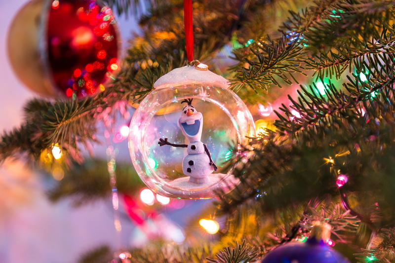 snowman, baubles, christmas, 1080P, blur, new, year, balls, branches, The balls, olaf