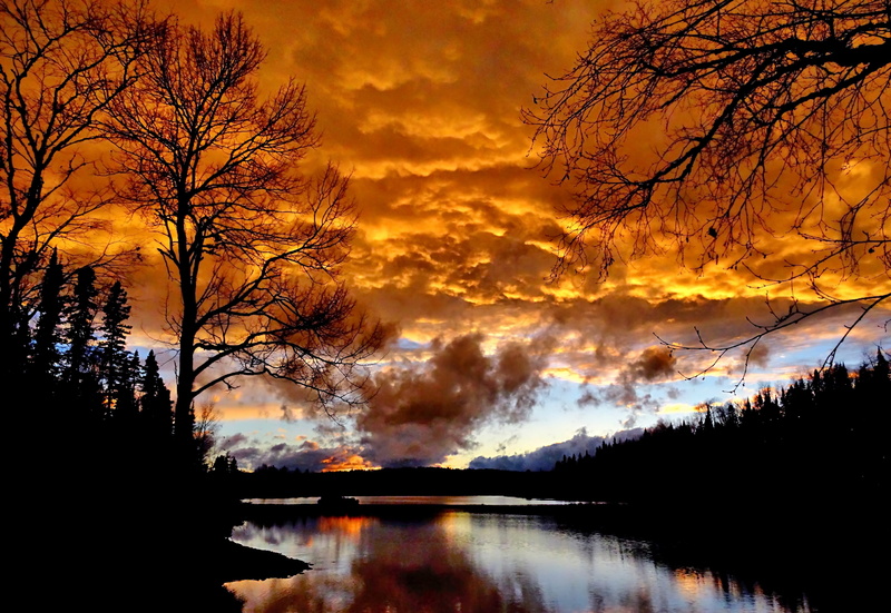 non-urban scene, no People, reflection, sunlight, sky, dusk, evening, pollution, québec, colors, 5K, autumn, cloud - sky, silhouette, Landscape, scenics