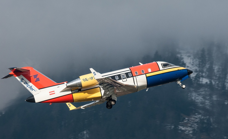 copy space, airplane, aircraft, on the move, no people, outdoors, small, motion, 2K, water, flight, challenger, innsbruck, canadair, journey, nature, aerospace industry