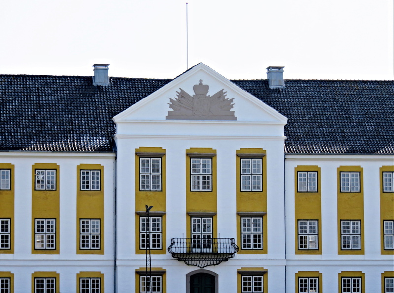 window, built structure, house, outdoors, nature, history, century, built in the 18th century, the castle of augustenborg, city, architecture, the past