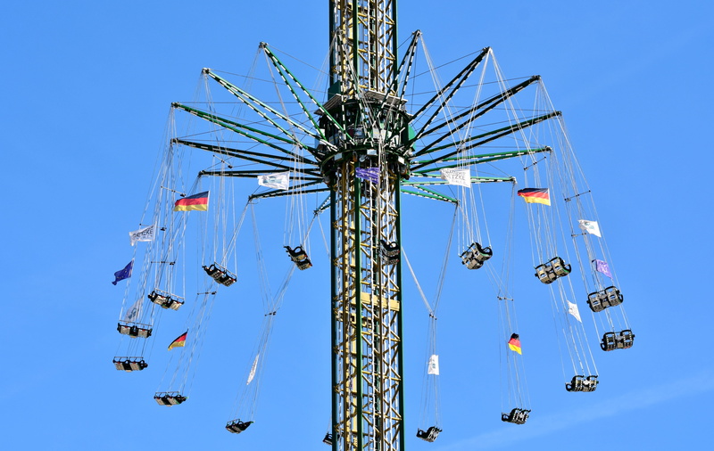 sky, wasen, 5K, year market, pleasure, low angle view, incidental people, amusement park, enjoyment, unrecognizable person, oktoberfest, children, group of people