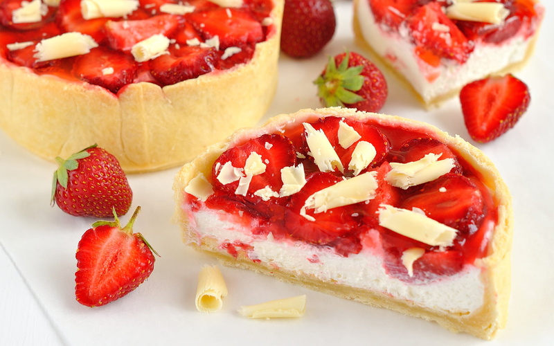close-up, snack, indulgence, cream, berries, food, baked, indoors, tart - dessert, 1080P, tartlets, food and drink, strawberry, red, no people, freshness